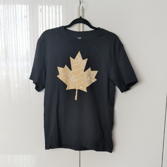 Toronto Blue Jays Other - Small Toronto Black T-Shirt with Canada Gold Leaf Design Baseball Basketball